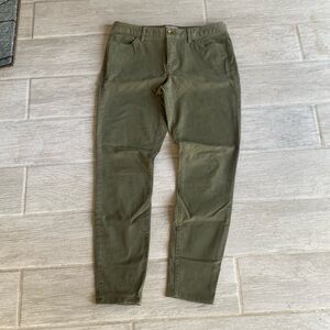 Banana Republic Size 28. Heavy Khaki Jeans with a little stretch. Perfect